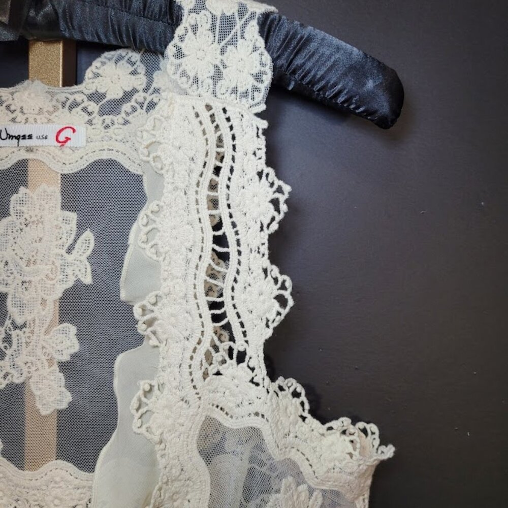 Umgee Women's Boho Style Lace Ruffle Crop Vest S/M - Picture 3 of 10